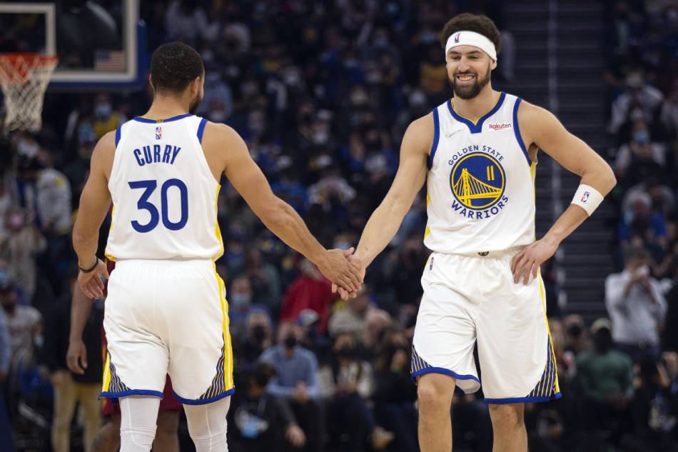 Golden State Warriors guard Klay Thompson (11) gets a congratulatory handshake from teammate Stephen Curry (30) after making a basket against the Cleveland Cavaliers during the first quarter at Chase Center. D. Ross Cameron, USA TODAY Sports/Reuters.