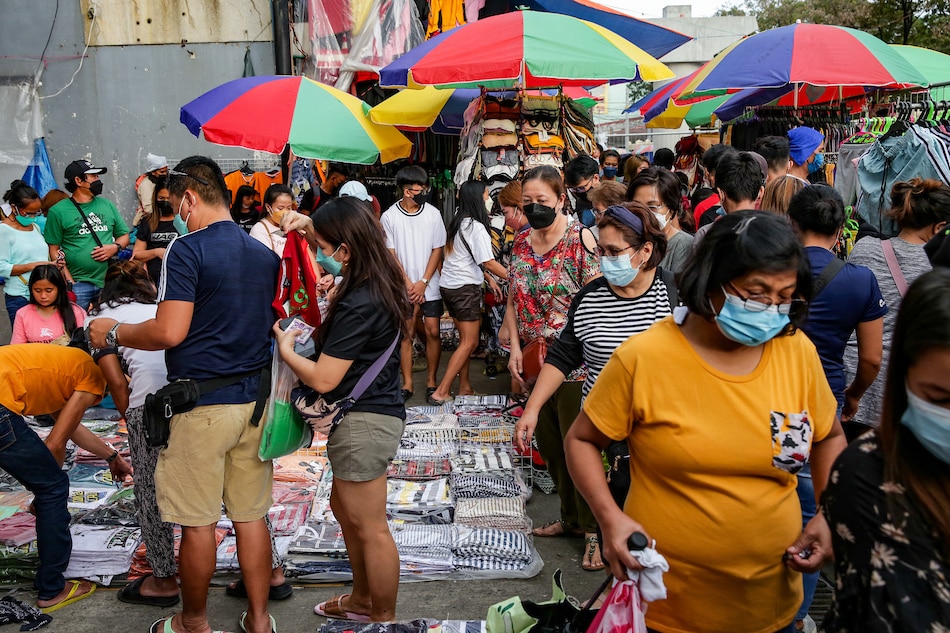 Vendors crowd Redemptorist road beside the Baclaran Church in Parañaque City on December 15, 2021. George Calvelo, ABS-CBN News