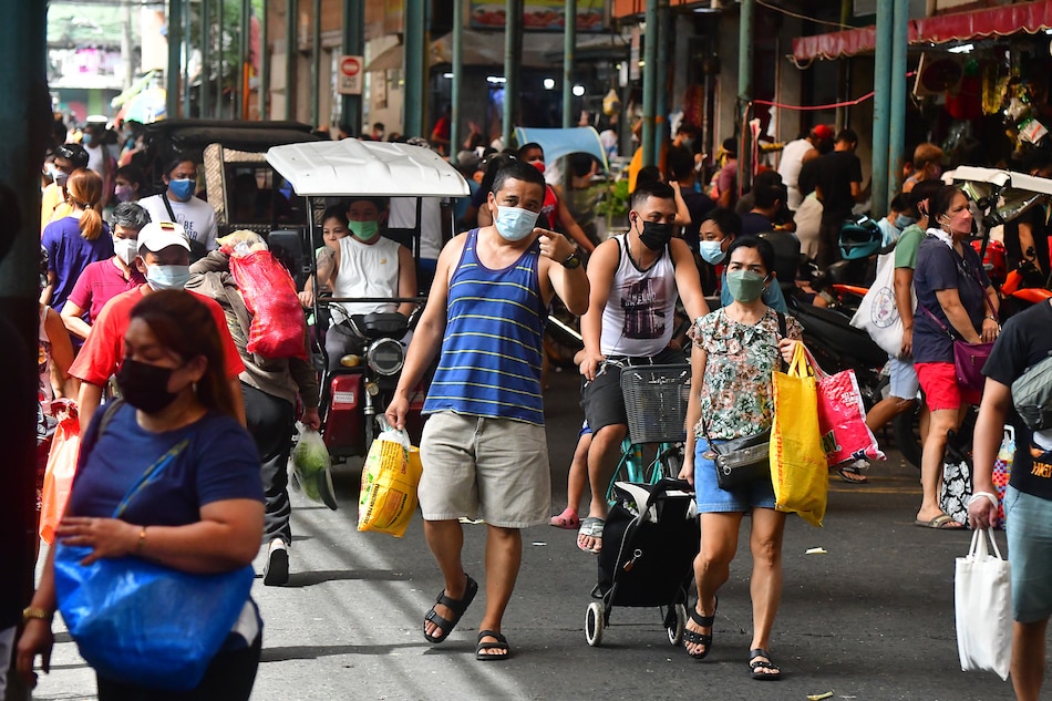 Market-goers navigate the Marikina Public Market on February 20, 2022. Mark Demayo, ABS-CBN News.