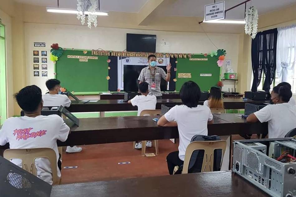 Students attend limited in-person classes at Leyte National High School in Tacloban City, March 9, 2022. Photo courtesy of the Department of Education-Eastern Visayas