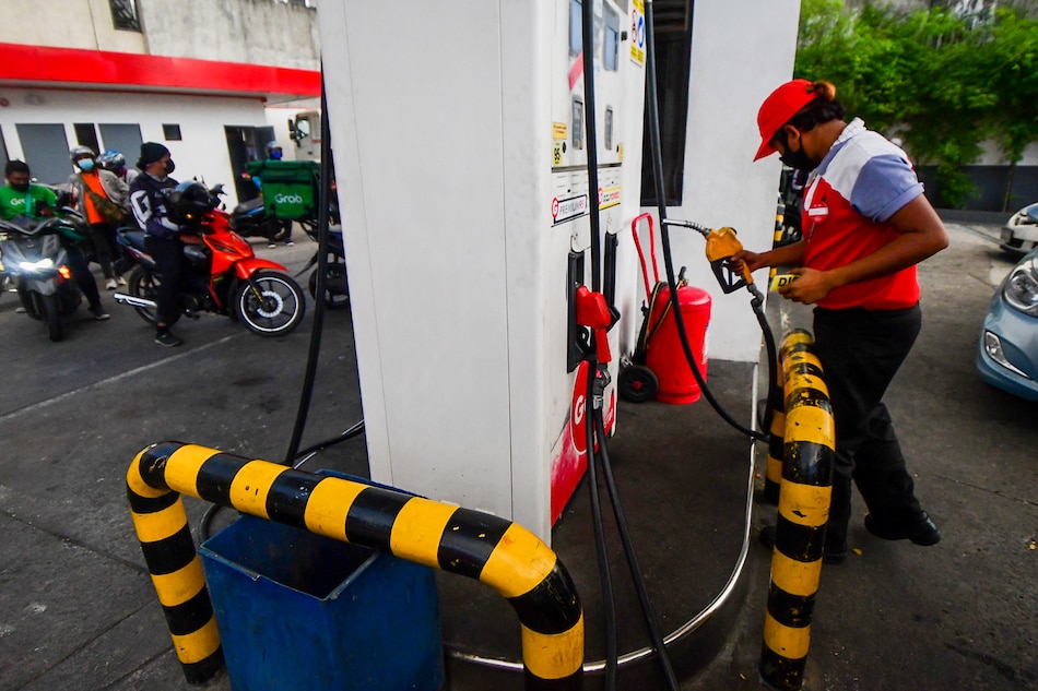 Motorists gas up at a Petro Gazz station in Cainta, Rizal on March 10, 2022, as the firm rolled back their fuel prices amid rising fuel costs due to the Ukraine-Russia conflict. Mark Demayo, ABS-CBN News