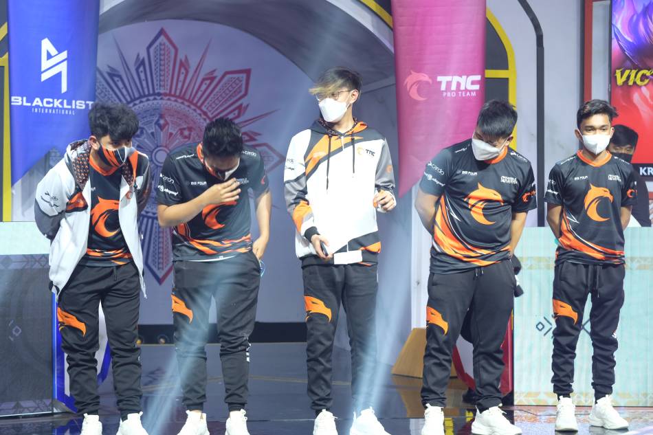 TNC Pro Team ahead of their match against Blacklist International. TNC topped the MPL Season 9 leaderboards on Saturday after a 2-1 win against the defending champions, whose playoff campaign is at limbo. Courtesy: MPL Philippines 