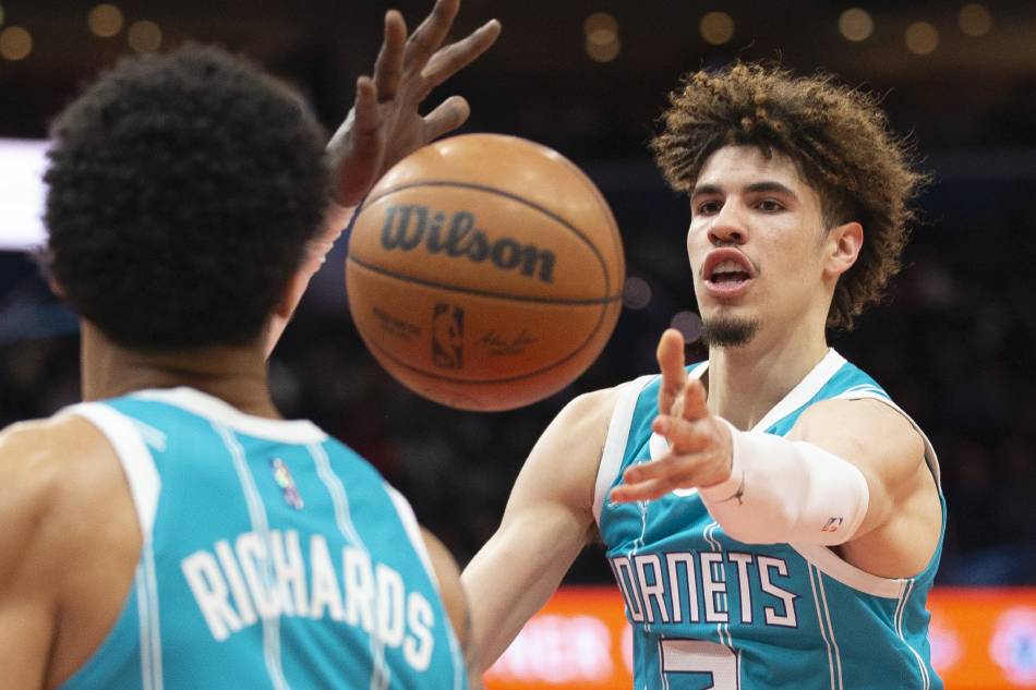 Charlotte Hornets guard LaMelo Ball (R) passes the ball during the first half of the NBA basketball game between the Charlotte Hornets and Washington Wizards, at Capital One Arena in Washington, DC, USA, 22 November 2021. File photo. Michael Reynolds, EPA-EFE
