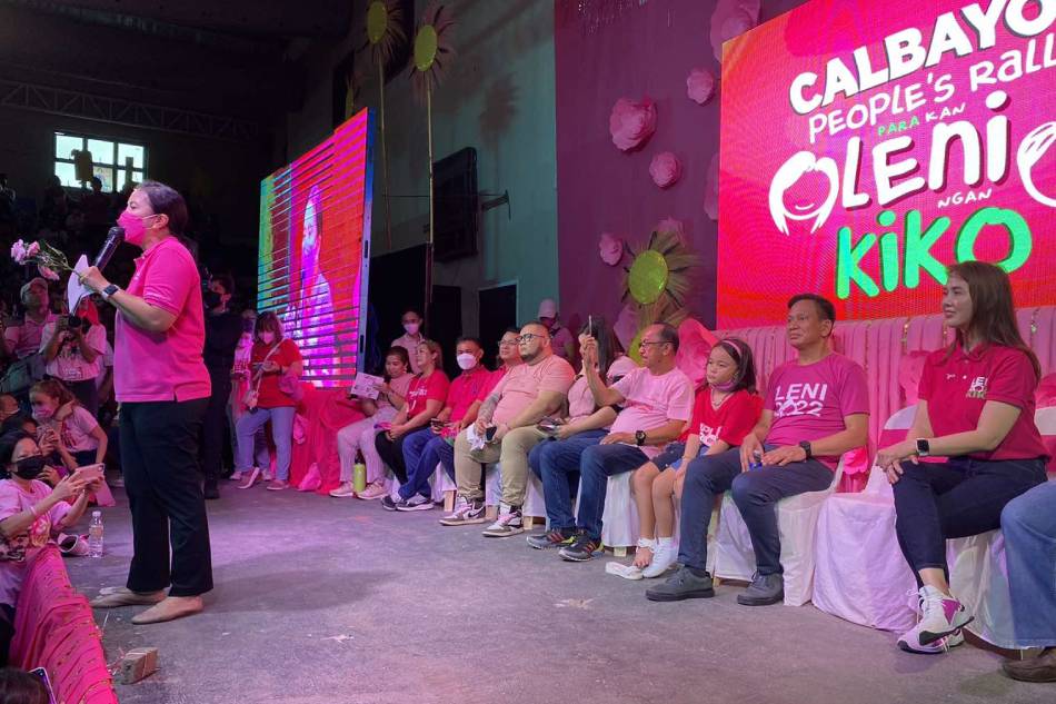 Former Samar first district representative and former Calbayog City Mayor Mel Senen Sarmiento sitting behind Robredo as she makes her speech in front of the Calbayog crowd. Wena Cos, ABS-CBN News