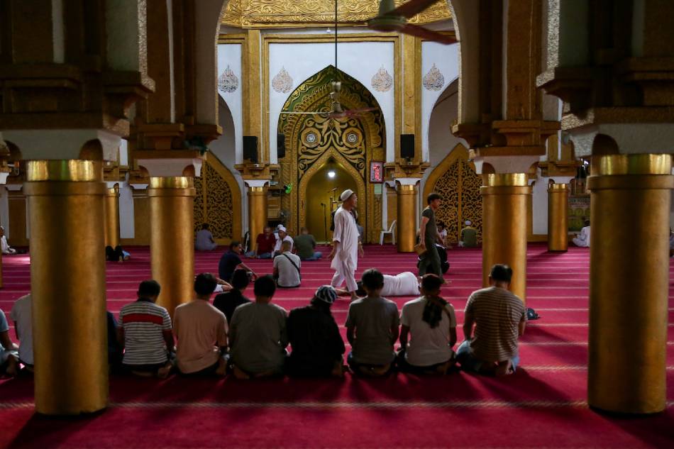 Filipino Muslims rest after attending the afternoon prayers at the Manila Golden Mosque in Quiapo, Manila on April 2, 2022, as they prepare for the month-long Ramadan. The Bangsamoro mufti declared that the start of fasting for the holy month will begin on Sunday, April 3 based on the result of the lunar sighting. George Calvelo, ABS-CBN News