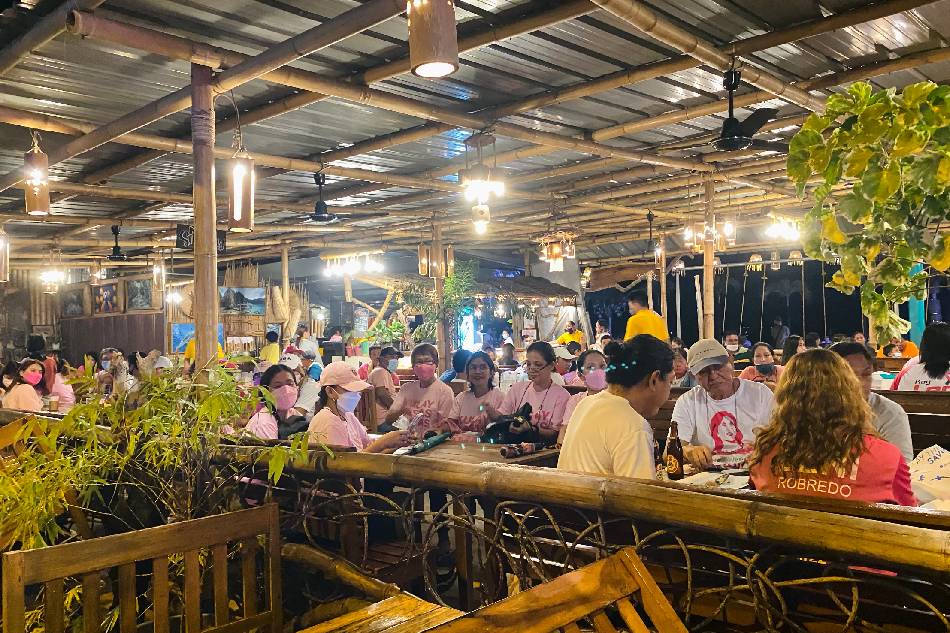 Supporters of the Robredo-Pangilinan tandem fill the restaurant that Dave Mark Cancino supervises. Wena Cos, ABS-CBN News