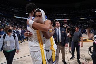 NBA: Warriors push Nuggets to brink