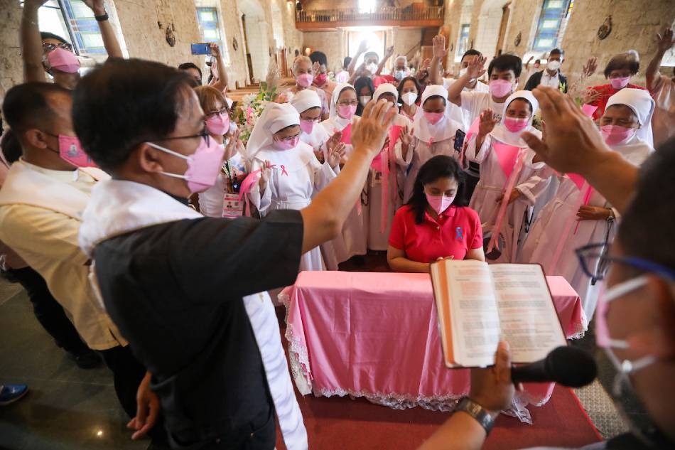 Vice President Leni Robredo visits St. Peter the Apostle Parish Church in Mulanay, Quezon on Nov. 20, 2021 where priests and nuns prayed over her. Charlie Villegas, OVP handout/File