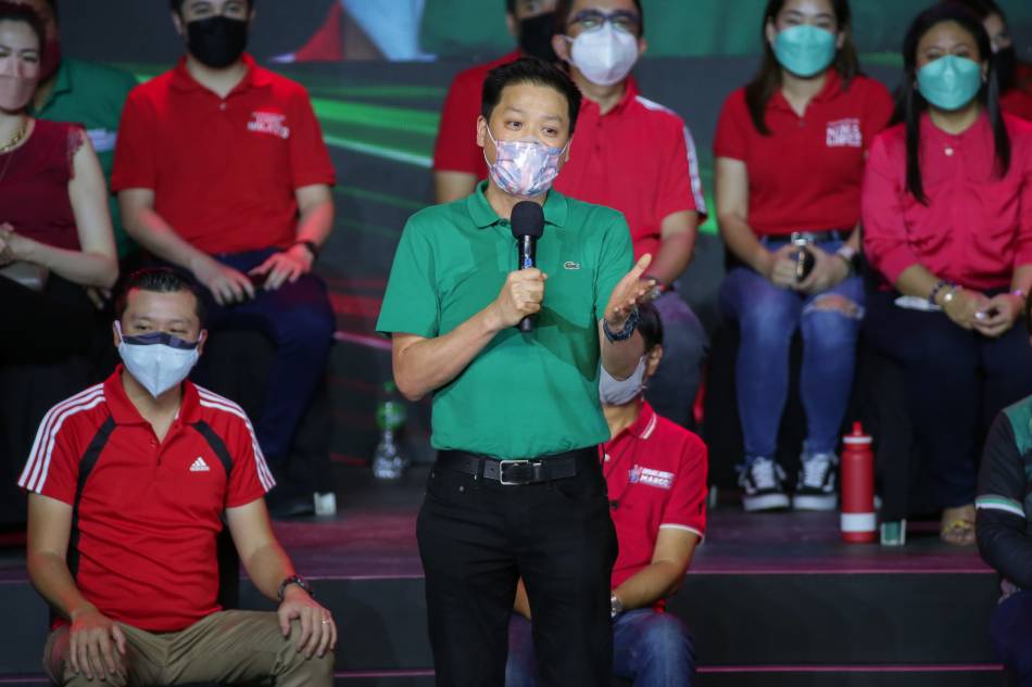 Valenzuela Mayor Rex Gatchalian speaks to the crowd during the “UniTeam” grand rally held at the WES Arena in Punturin, Valenzuela City on February 10, 2022. George Calvelo, ABS-CBN News
