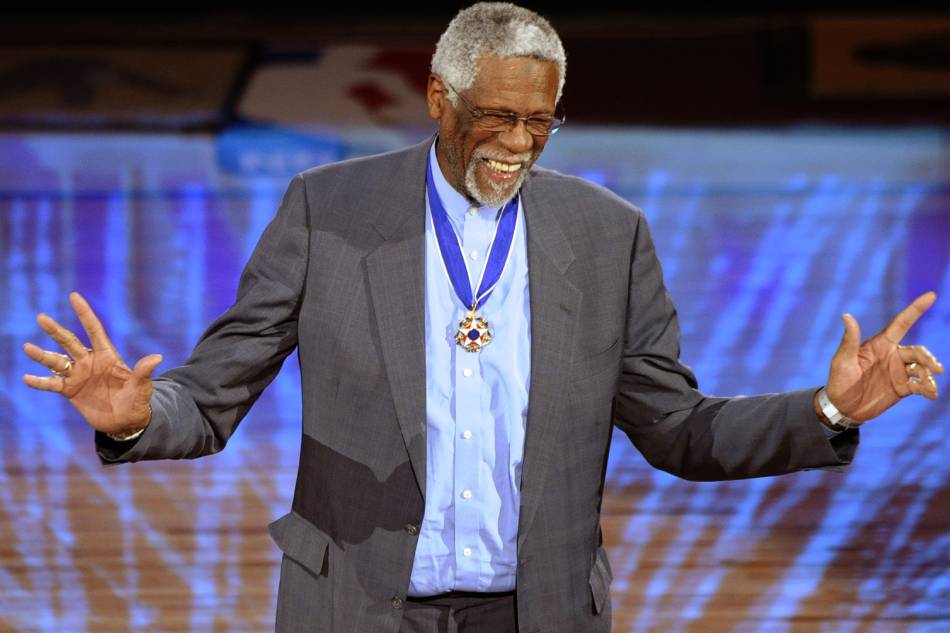 NBA legend Bill Russell of the Boston Celtics acknowledges the fans as he wears the Presidential Medal of Freedom that was presented to him by US President Barack Obama during the halftime break at the NBA All-Star game at Staples Center in Los Angeles, California, USA, 20 February 2011. File photo. Mike Nelson, EPA.