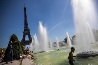 Cooling off at the fountains of Trocadero