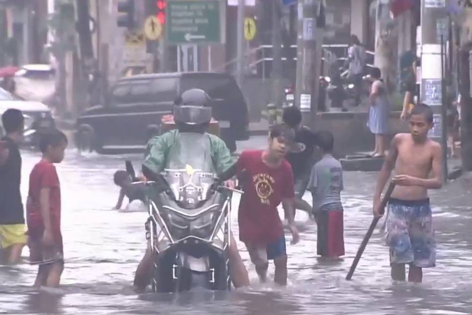MMDA asks DPWH to use mobile pumps to ease flooding 