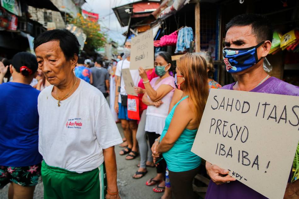 Members of urban poor group Kalipunan ng Damayang Mahihirap (Kadamay) hold a “price hike protest” at the San Roque Public Market in Quezon City on March 04, 2022. Jonathan Cellona, ABS-CBN News