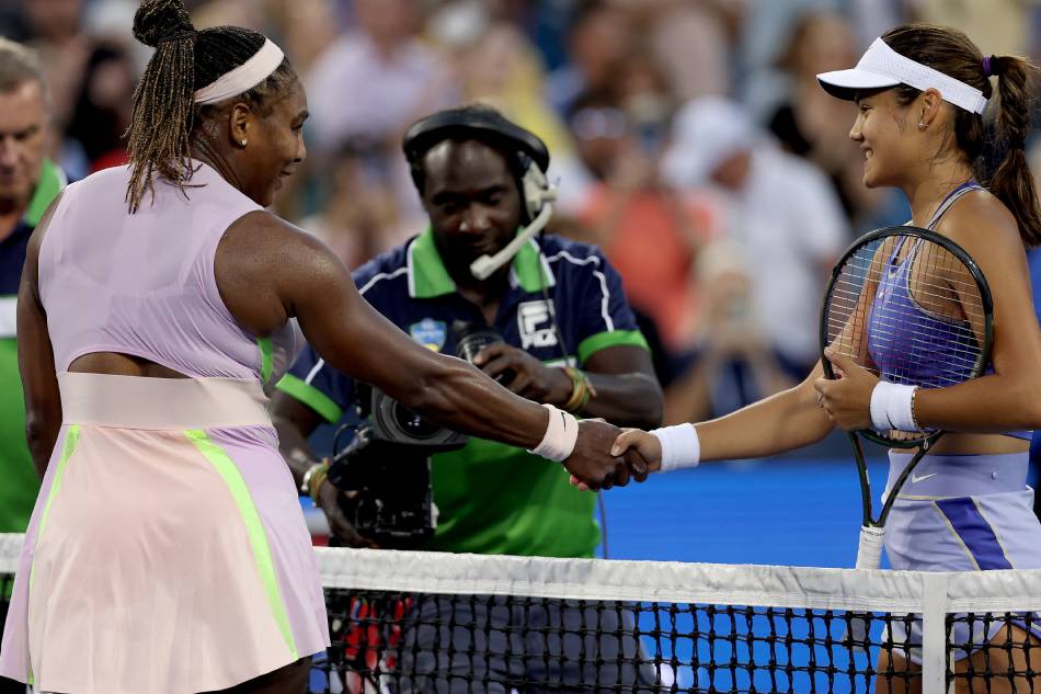 Serena Williams congratulates Emma Raducanu of Great Britain after their match during the Western & Southern Open at Lindner Family Tennis Center on August 16, 2022 in Mason, Ohio. Matthew Stockman, Getty Images/AFP.