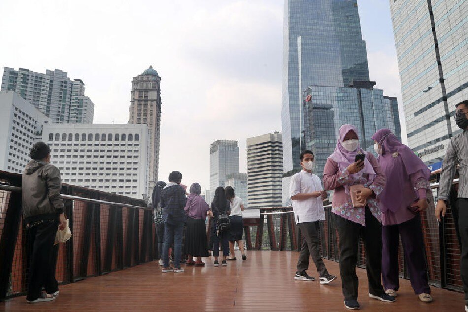 People gather on Pinisi Bridge in Jakarta, Indonesia, 22 June 2022. Indahono, EPA-EFE