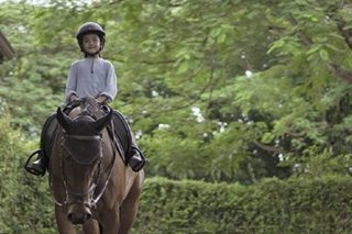 Marian, Dingdong's daughter Zia tries horseback riding