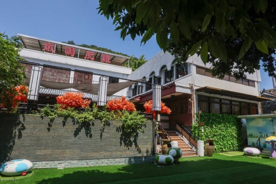 The well-tended gardens at the historic Lung Wah Hotel at Ha Wo Che Village in Sha Tin. Photo: Jonathan Wong, South China Morning Post