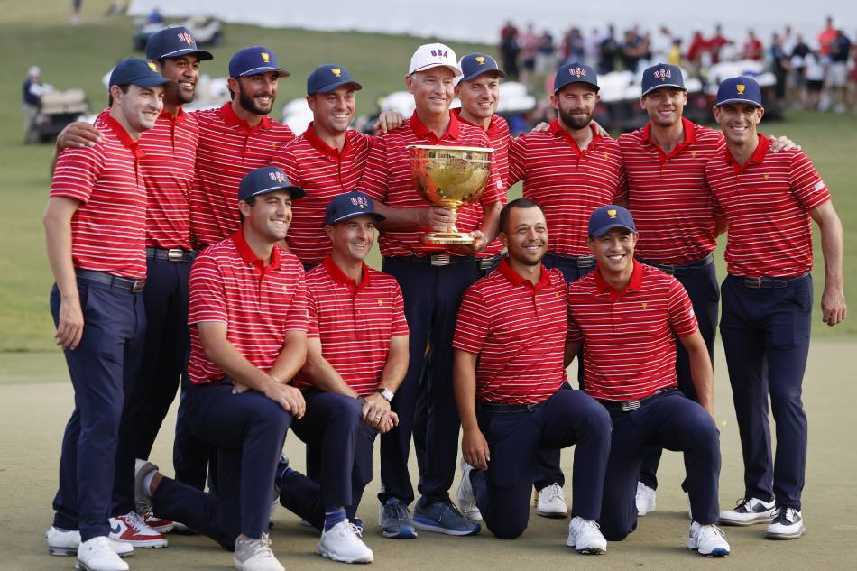 USA Team members celebrate with the Presidents Cup after defeating the International Team during the closing ceremony of the 2022 Presidents Cup golf tournament, at the Quail Hollow Club, in Charlotte, North Carolina, USA, 25 September 2022. Erik S. Lesser, EPA-EFE