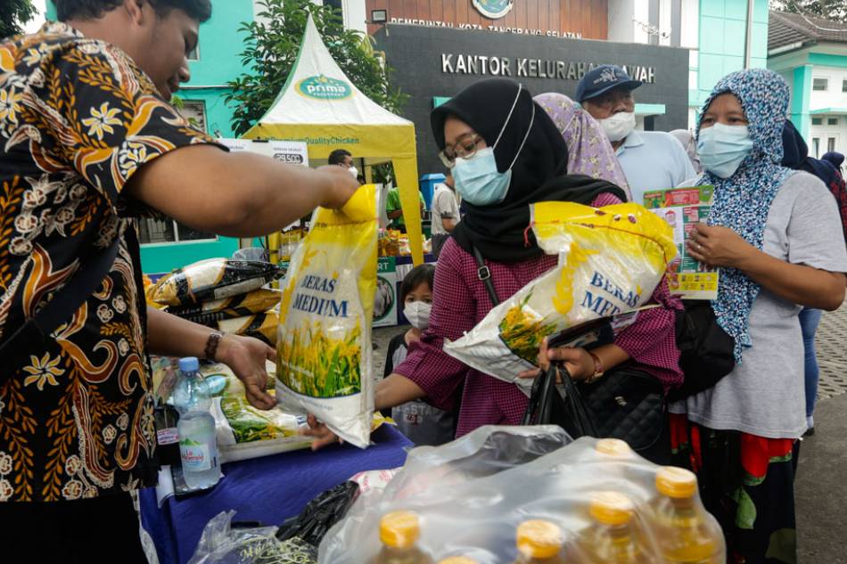 Buying cheaper rice, cooking oil in Indonesia