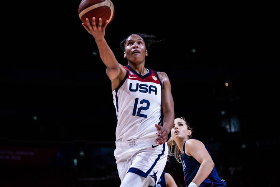 Alyssa Thomas of the United States in action against Serbia. FIBA.basketball
