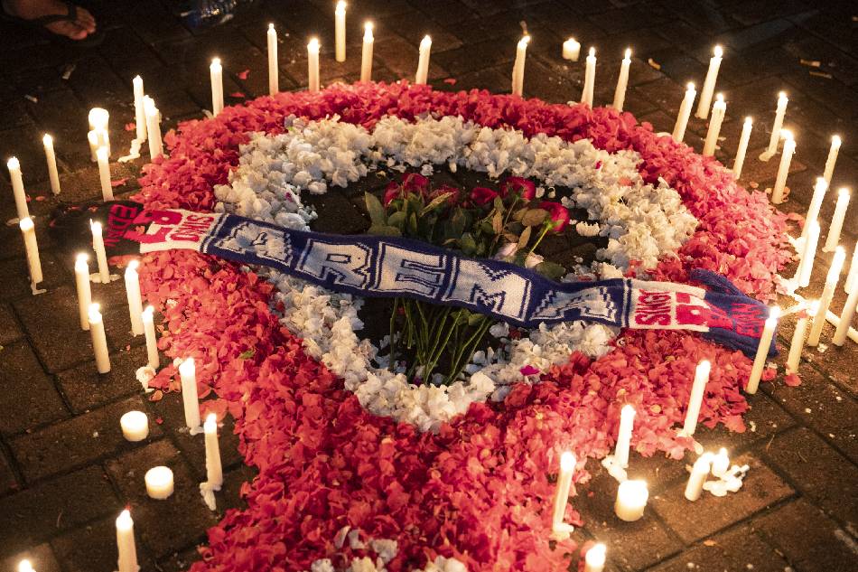 Candles and flowers as people pay condolences to the victims of the soccer match riot and stampede, in Denpasar, Bali, Indonesia, 02 October 2022. Made Nagi, EPA-EFE.