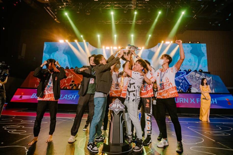 Cambodian squad Burn x Flash, led by coach John Michael 'Zico' Dizon, lift their trophy after winning their first professional league (MPL Cambodia) title. Courtesy: MPL Cambodia. 