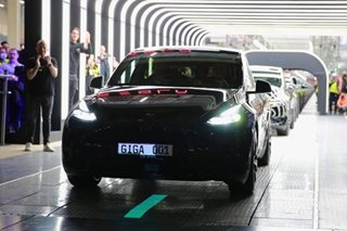 Tesla recalls 321,000 vehicles in the US for tail light problem