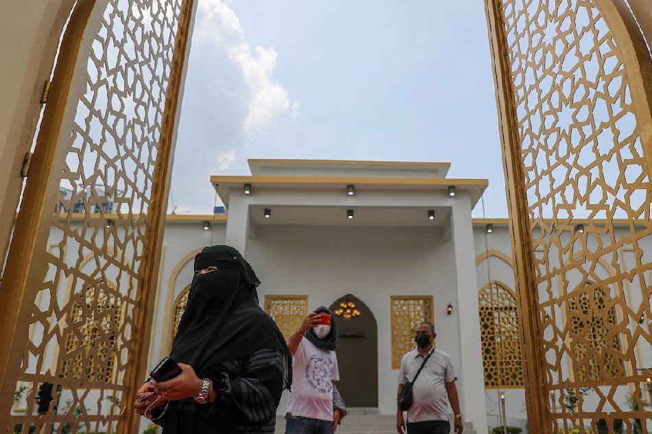 Guests arrive during the inauguration of the Manila Islamic Cemetery located inside the South Cemetery on Monday, June 7, 2021. The cemetery will serve as an exclusive ground for the interment and transfer of remains of Manila’s deceased Muslim residents. Jonathan Cellona, ABS-CBN News