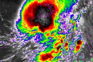 Bangladesh evacuates hundreds of thousands ahead of cyclone