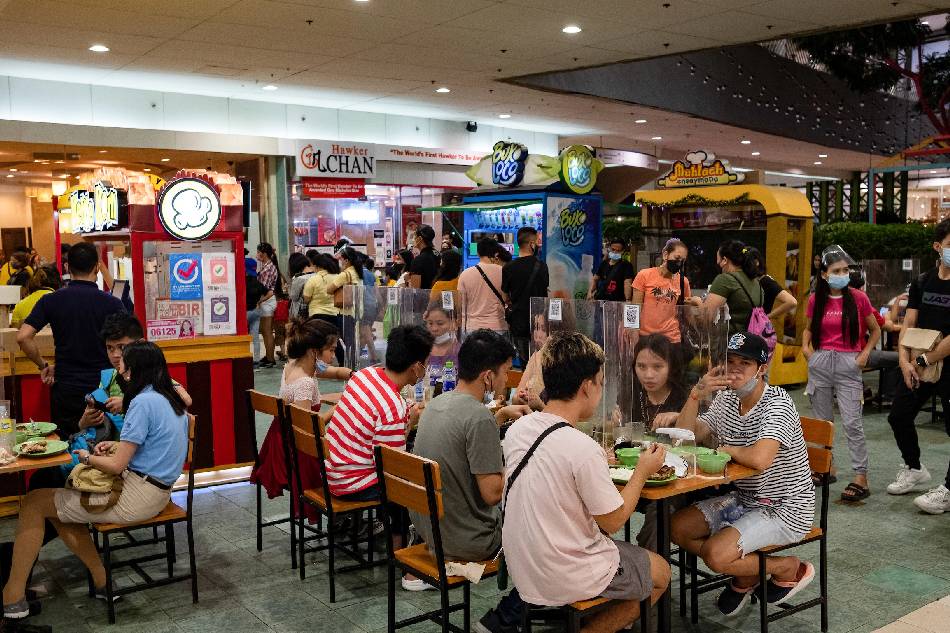 Food court sa isang mall sa Metro Manila. George Calvelo, ABS-CBN News
