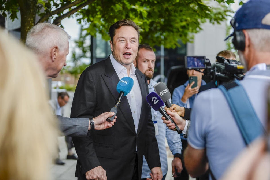 Elon Musk (C) arrives the Offshore Northern Seas (ONS) Conference, in Stavanger, Norway, 29 August 2022. EPA-EFE/Carina Johansen NORWAY OUT/FILE