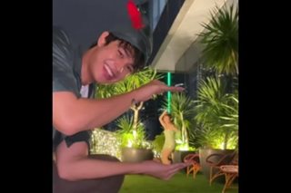 Celebrities kaniya-kaniyang paandar sa Halloween costumes