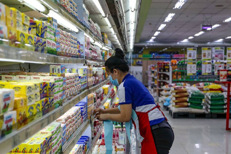 Presyo ng ilang supermarket items, 10 percent ang itinaas | ABS-CBN News