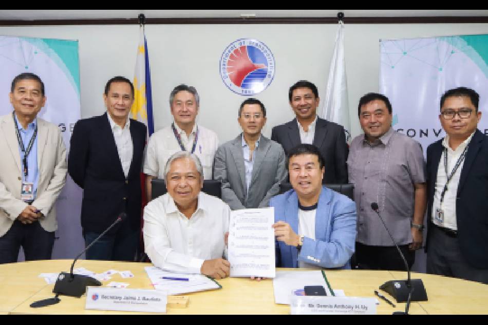 The MOA signing ceremony with Converge CEO Dennis Anthony Uy, Transport Secretary Jaime Bautista and other aviation officials. 