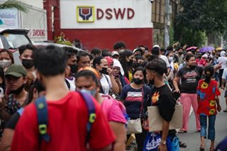 Huling araw ng DSWD educ aid payout, dinumog