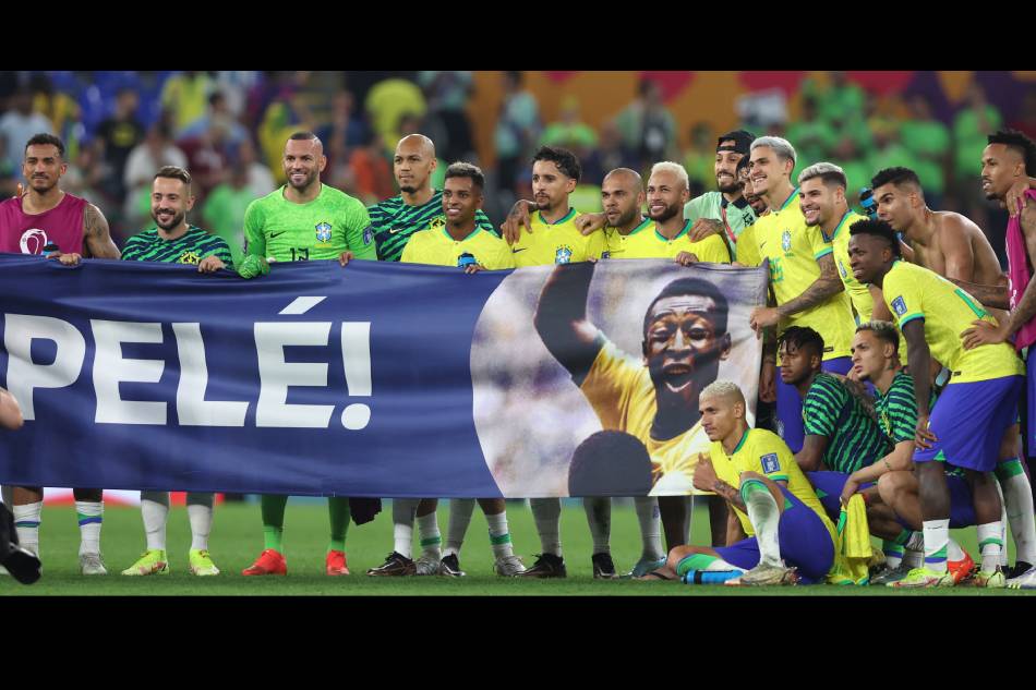 Pelé Honored By Brazilian National Team After Victory at World Cup