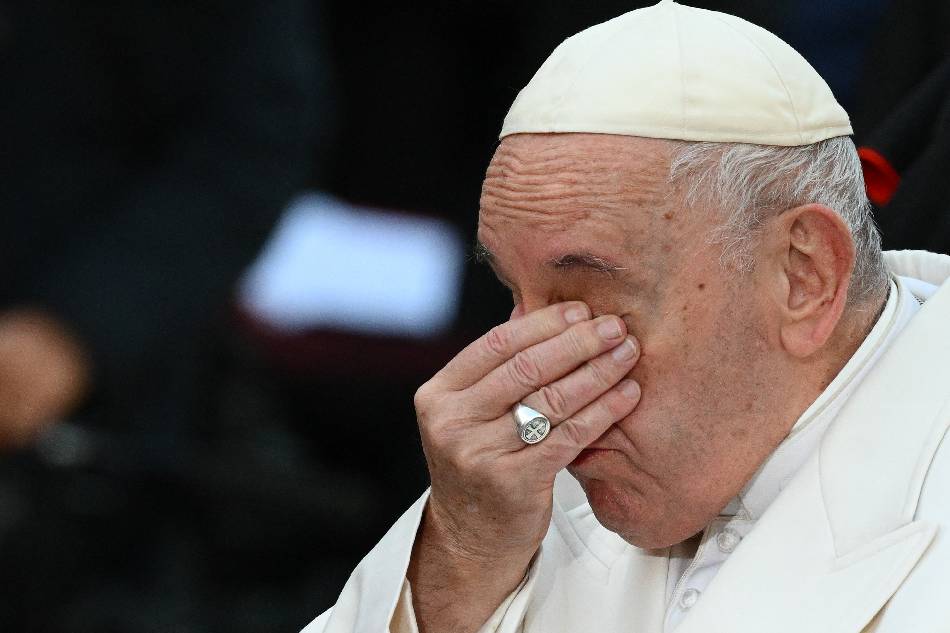 Pope Francis is emotional after he recited a prayer on behalf of the Ukrainian people, during a traditional visit on December 8, 2022 to the statue dedicated to the Immaculate Conception near Piazza di Spagna in central Rome, celebrating the Solemnity of the Immaculate Conception. Vincenzo Pinto / AFP