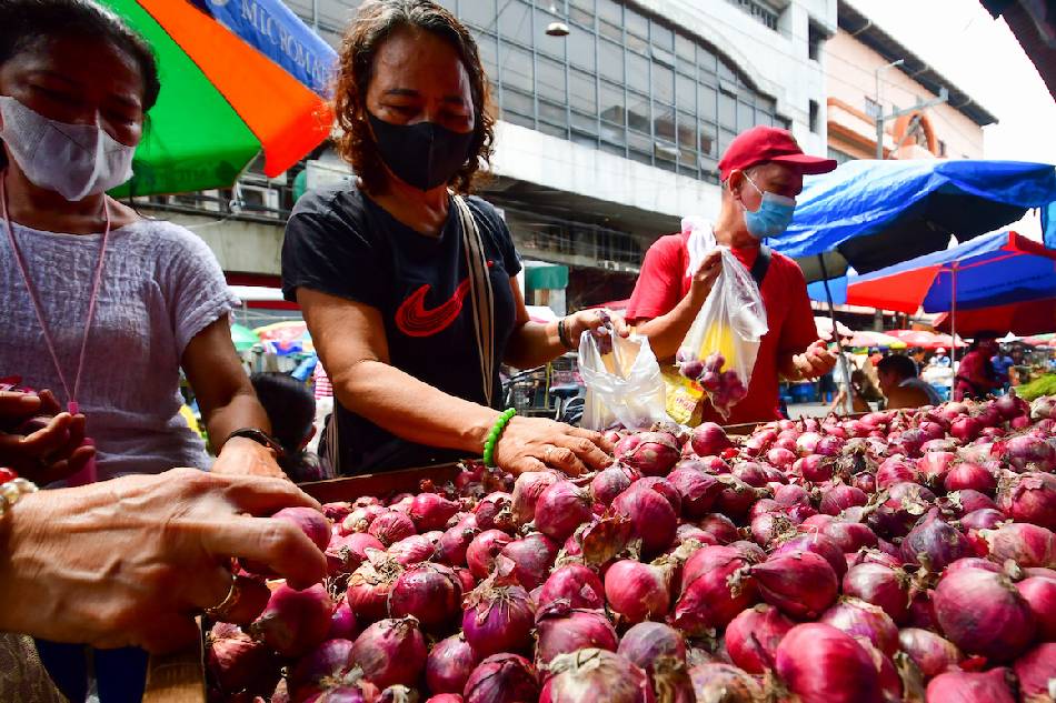 Presyo ng sibuyas, umabot sa P500/kilo sa ilang palengke  ABSCBN News