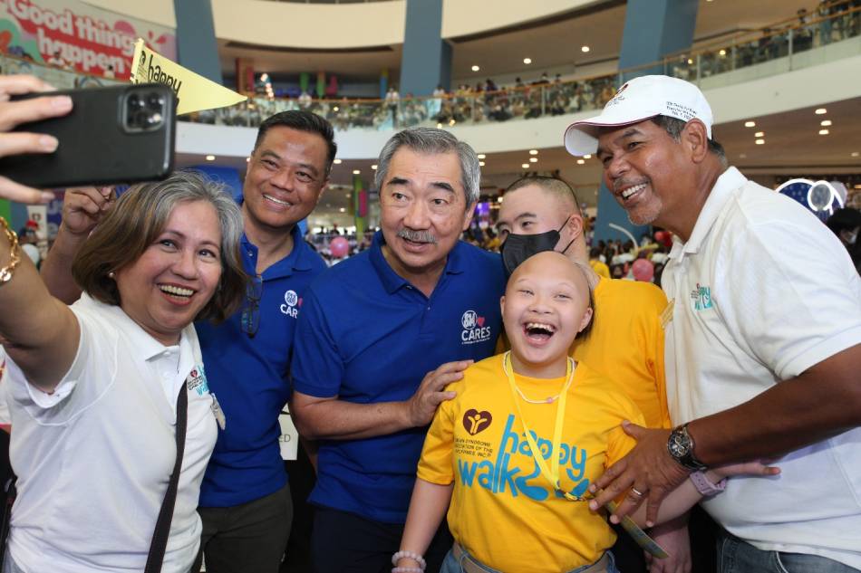 From left: Agnes Lapeña, Executive Committee of DSAPI; Engr. Bien C. Mateo, SVP of SM Supermalls and SM Cares Director for Persons with Disability; Hans Sy, Chairman of Executive Committee of SM Prime Holdings; 'Natatanging Nilalang' kids Oscar Rodriguez and Adeline Harder; and Luis Harder, President of DSAPI welcome back one of the largest events in the Philippines that promote acceptance and inclusion for all persons with down syndrome. Photo source: SM Cares