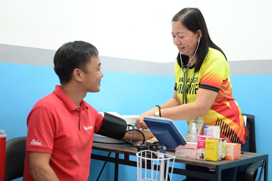 A resident of Cauayan City, Isabela undergoes a routine checkup in Brgy. District 1 Health Center. Photo source: SM Foundation