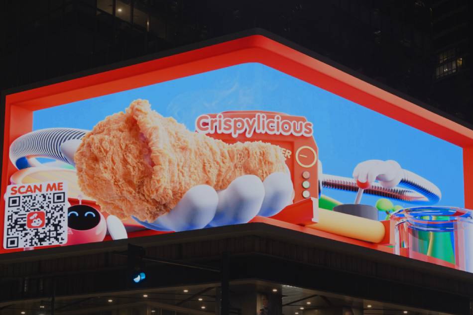 It’s raining Chickenjoy at this new 3D billboard in BGC