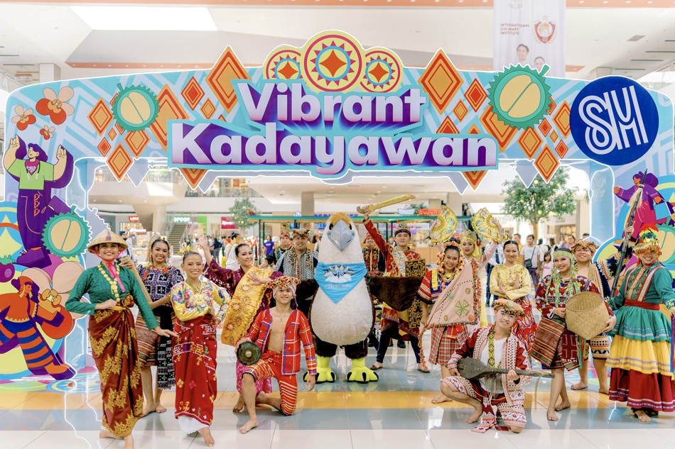  Experience the Kadayawan feasts, treats, and beats in SM Lanang and SM City Davao where a world of colors meets style and culture. Photo source: SM Supermalls