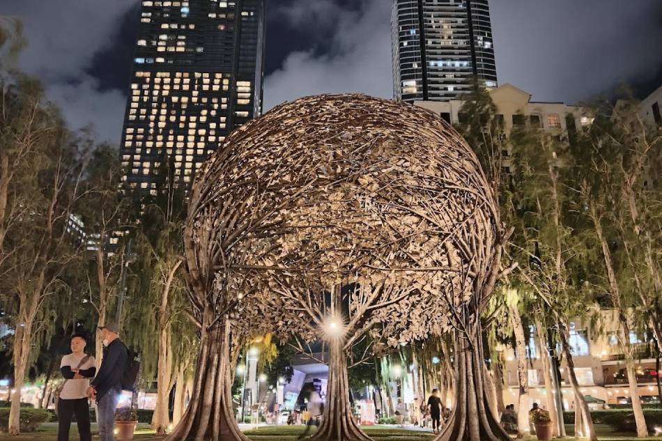 Capture BGC's night scenes with this smartphone