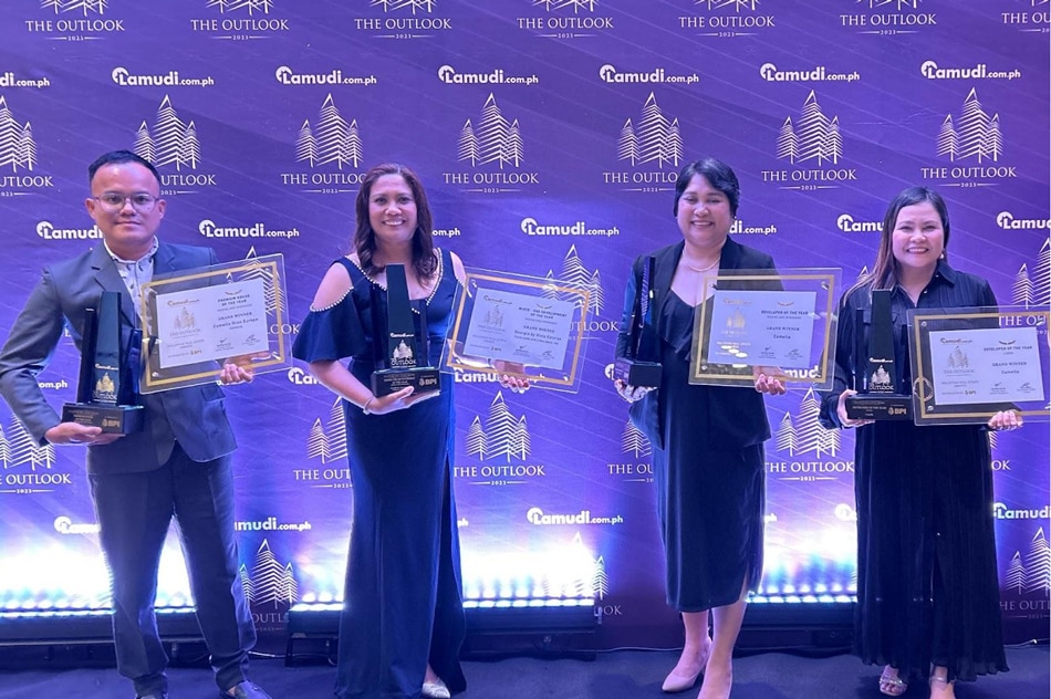  Proudly receiving the awards for Camella are Division Heads Rey Montoya, Lily Donasco, Tanette Pardito, and Rochelle Alpasan. Photo source: Camella