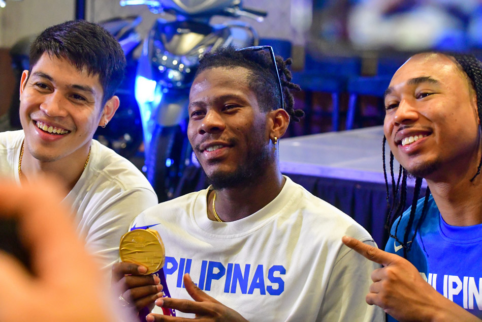 Gold at last, Oftana, Perez, and Newsome posing with the team's first gold medal at the Asian Games 2023. Photo source: Mark Demayo, ABS-CBN News