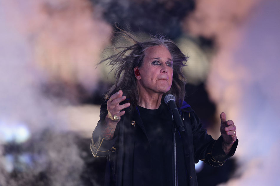  Musician Ozzy Osbourne performs during half-time of the NFL game between the Los Angeles Rams and the Buffalo Bills at SoFi Stadium on September 08, 2022 in Inglewood, California. Harry How, AFP