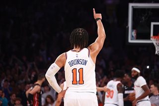 NBA: Brunson shines as Knicks down Heat to level series