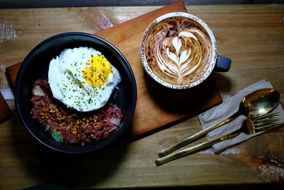 Corned Beef Silog with chocolate-dusted latte