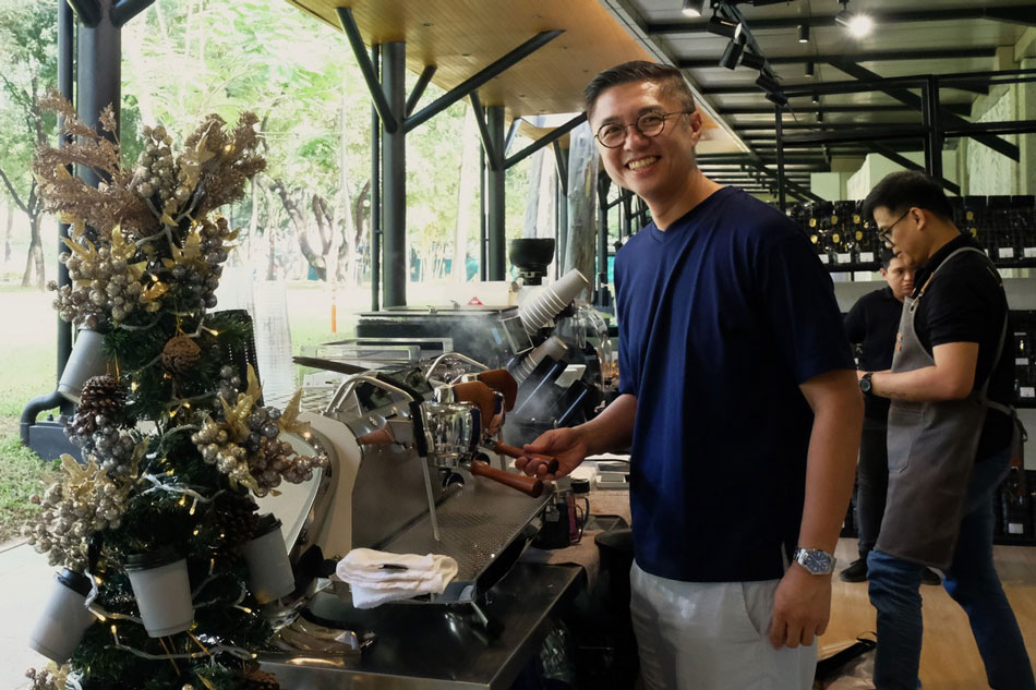 Harley Keith Yu behind the Slayer espresso machine 