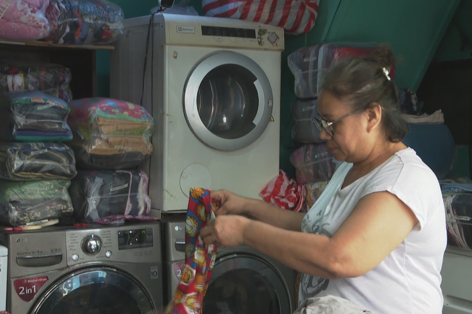 Laundry shop sa Barangay 185, Pasay City, na apektado ng water service interruption ng Maynilad, Pebrero 5, 2023. ABS-CBN News